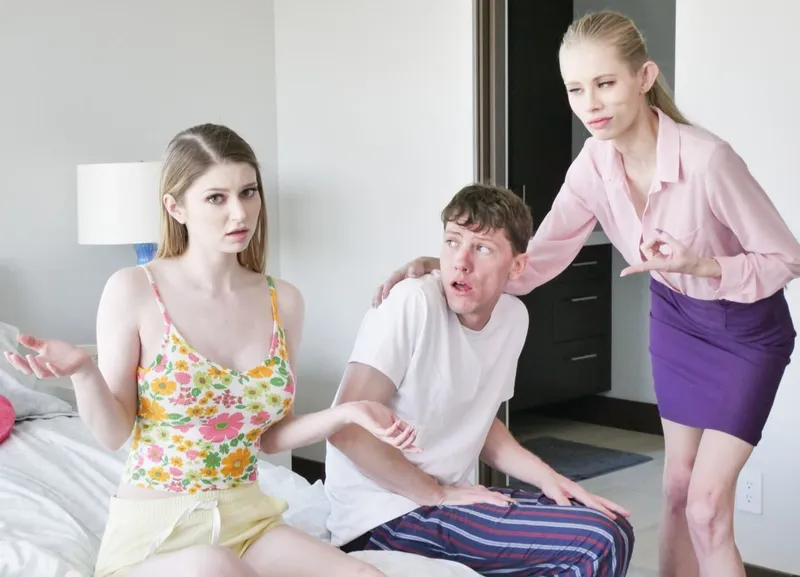 Má kế bắt con gái riêng của ông chồng nện với cậu con trai