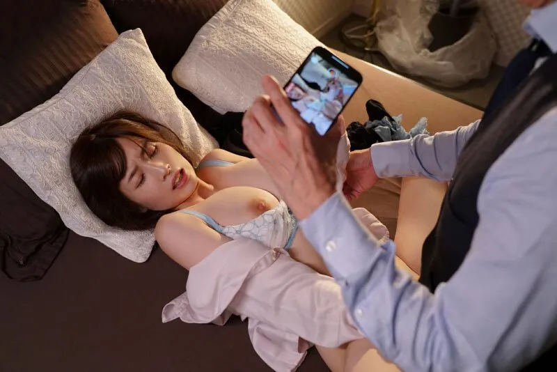 Quản lý chuốc thuốc em thư ký bắt xxx cả đêm khi đi bàn việc làm ăn xa