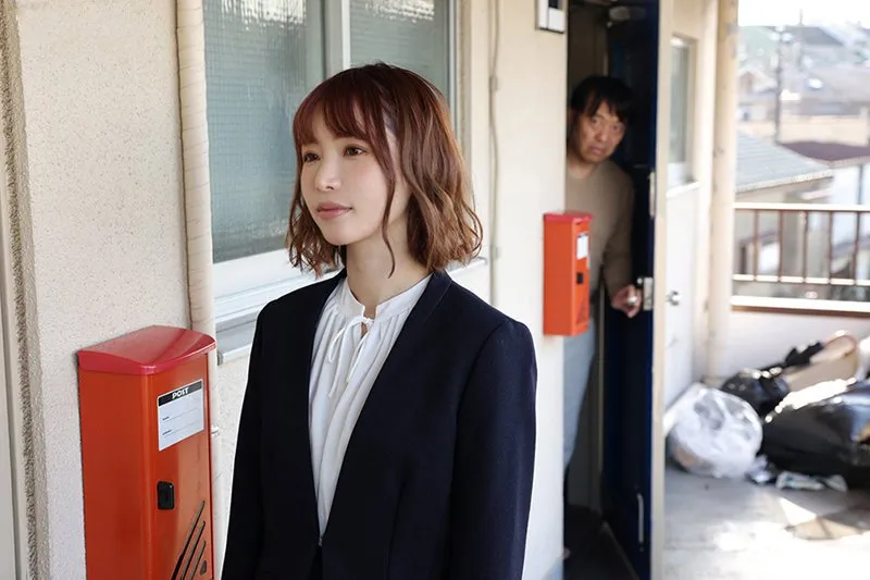 Gã nhà cạnh bên biến thái thường xuyên nghe tiếng rên của đôi cô vợ chồng trẻ cạnh bên