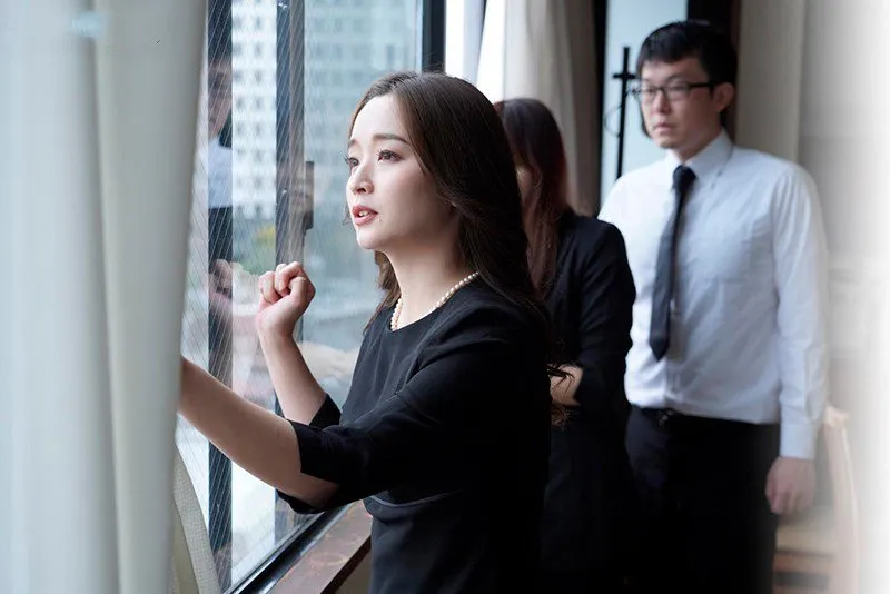 Gã chồng mất 3 năm, má kế trẻ tìm đến con người chồng giải tỏa thiếu thốn