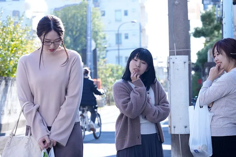 Trả thù mấy mụ nhà đối diện thường xuyên nói xấu bằng cách “cướp chồng yêu ả ta”