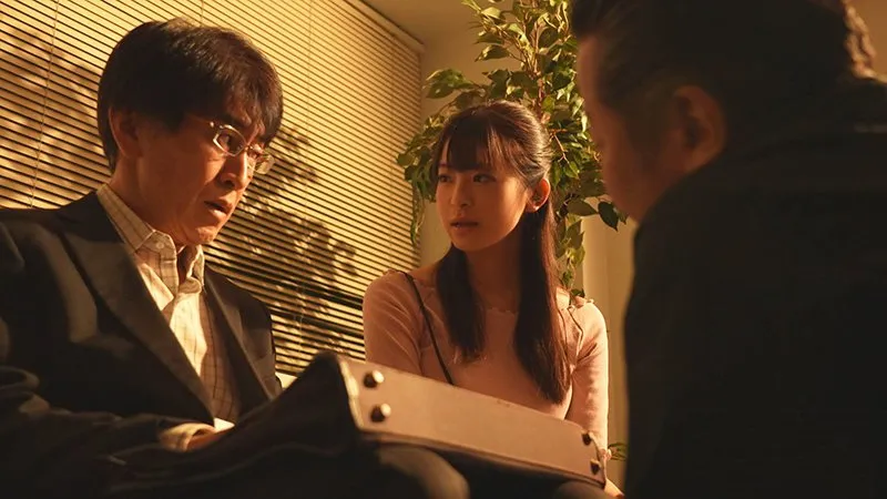 Ông xã vay nợ dân xã hội đen, vợ yêu phải bán thân để trả nợ