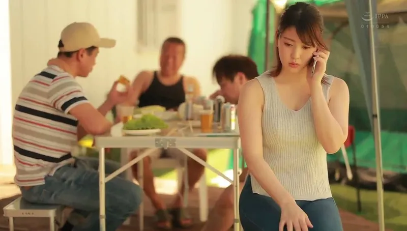 Anh xã khờ để cô vợ tham gia sự kiện cắm trại với mấy gã cạnh nhà và cái kết